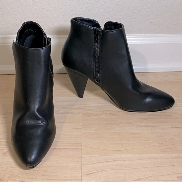 Cone heeled, black boots - Picture 7 of 7